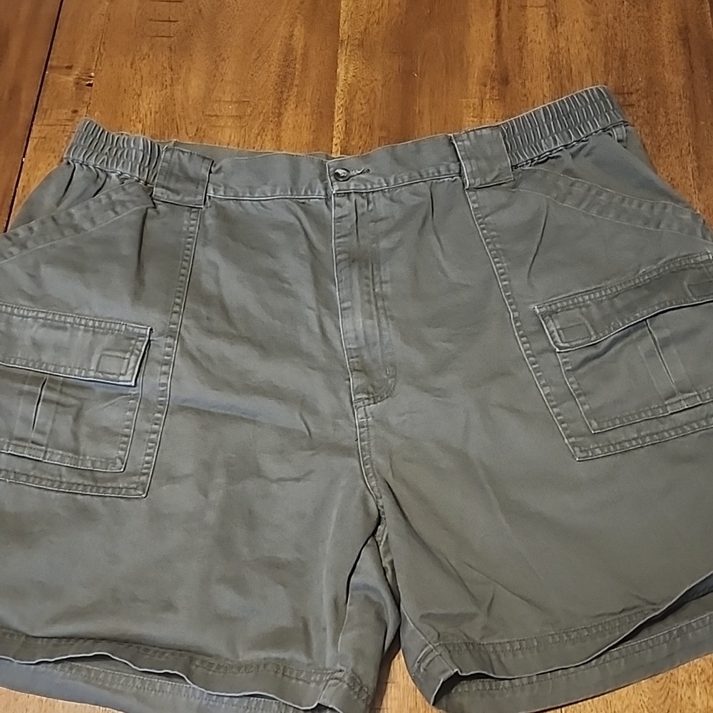 CROFT & BARROW CARGO SHORTS SZ 44
